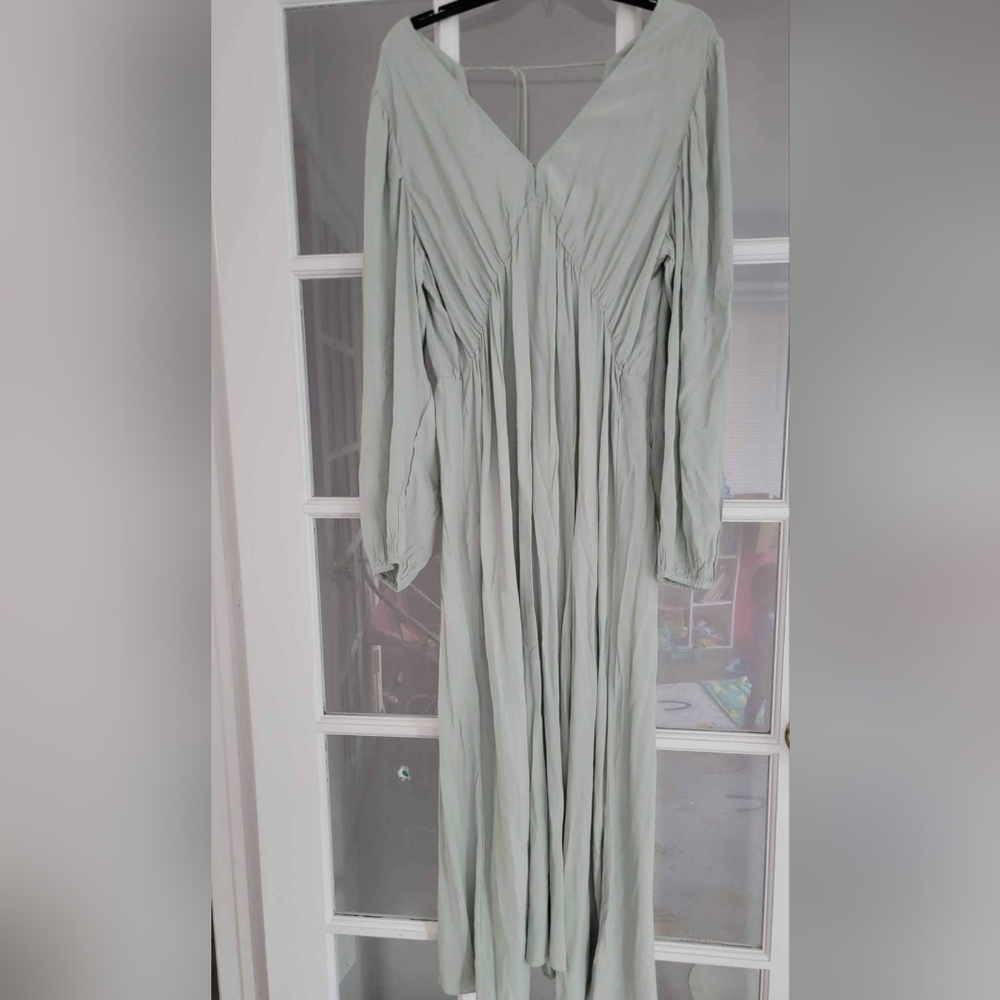 Women's mint v-neck long sleeve dress size M NWT